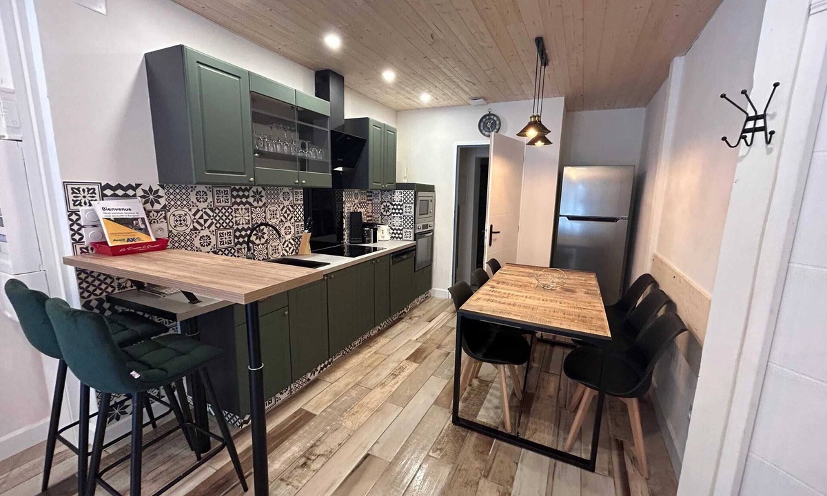 Savignac-les-Ormeaux Apartment | Homerez - Apt Savignac-les-Ormeaux