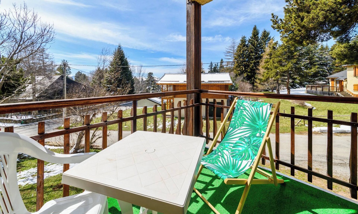 Superbolquere Apartment | Homerez - Apartment in Bolquère, mountain view