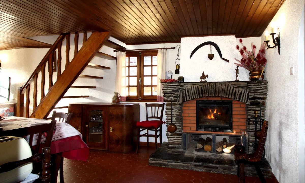 Estavar House | Homerez - Apartment in Estavar