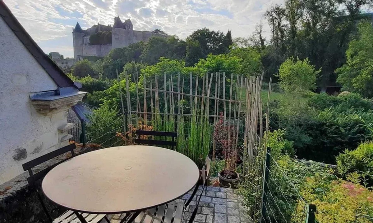 Luynes Apartment | Homerez - Apartment in Luynes, near Tours