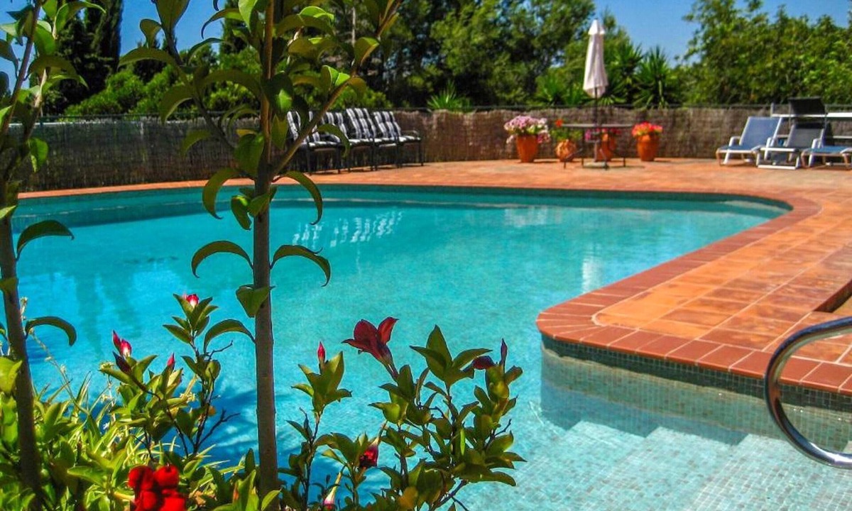 Sant Pere de Ribes Apartment | Homerez - Appartement 5 km away from the beach for 6 ppl. with shared pool