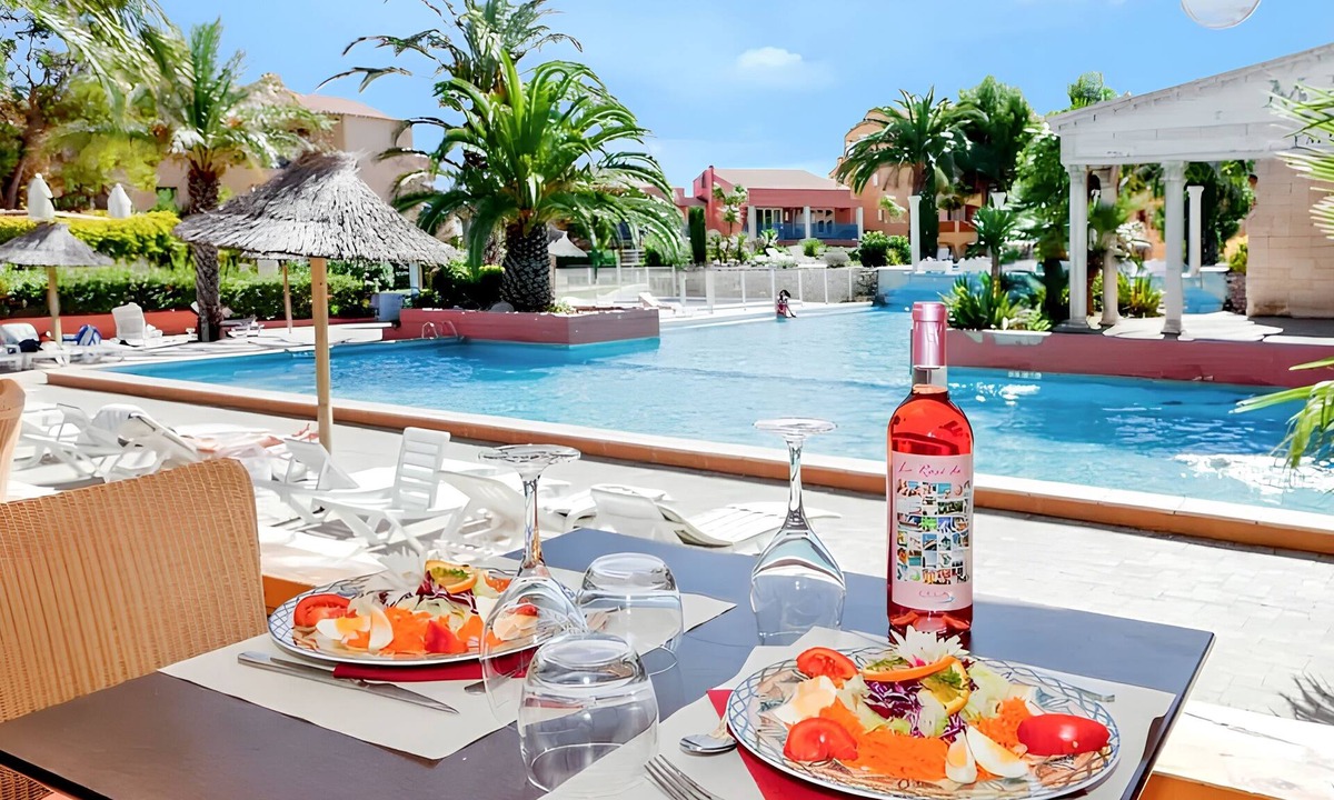 Les Hauts de Canet Apartment | Homerez - Apt. Canet, shared pool.