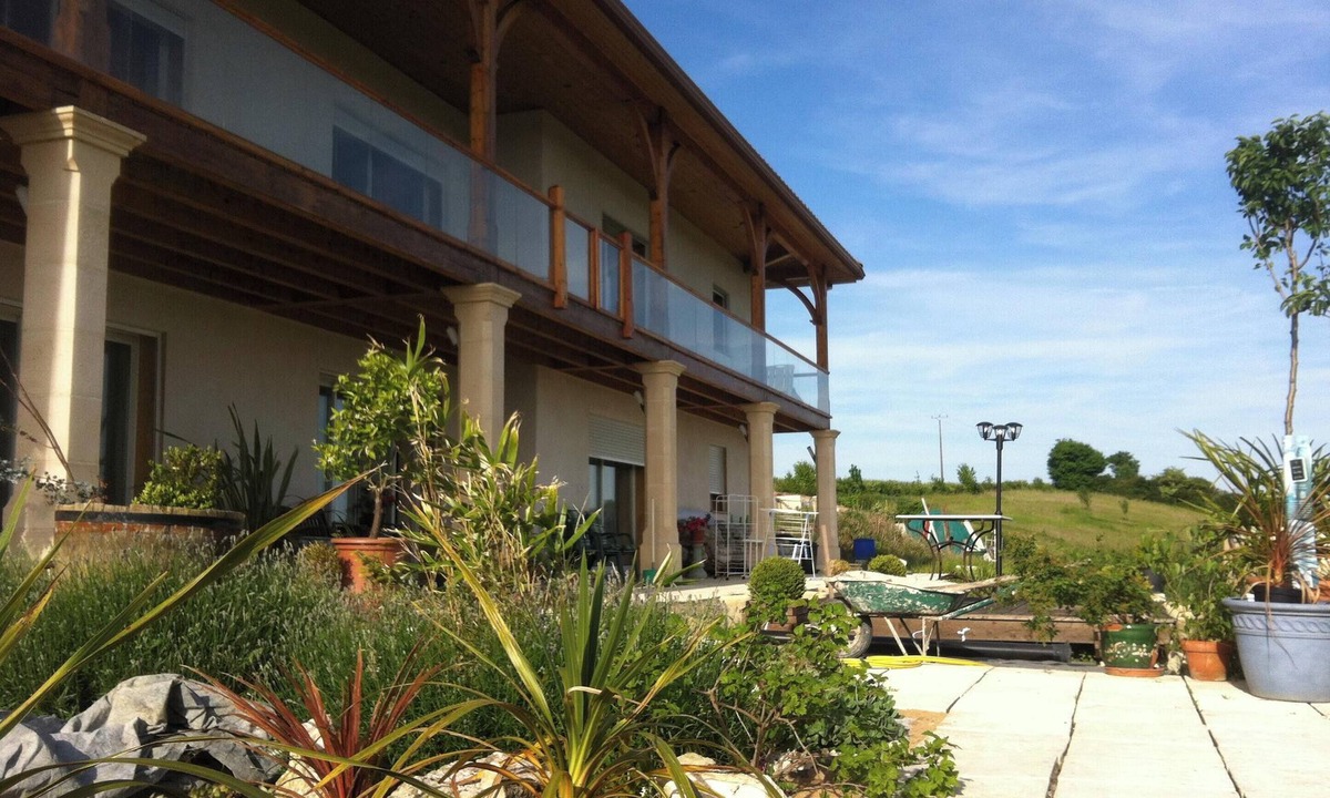 Catonvielle Apartment | Homerez - Apt in Catonvielle w/pool