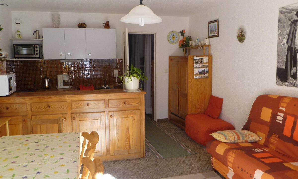 Le Super-Sauze Apartment | Homerez - Apt. in Enchastrayes