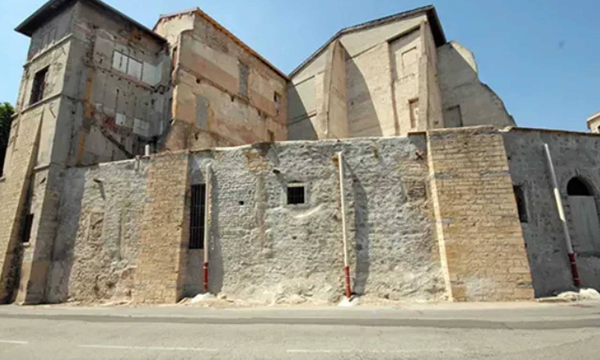 Pierre-Benite Apartment | Homerez - Apt. in Pierre-Bénite