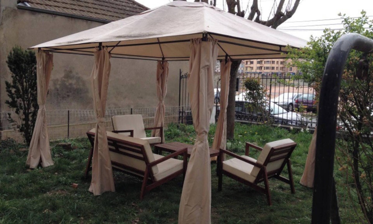 Roanne Apartment | Homerez - Apt in Roanne with garden