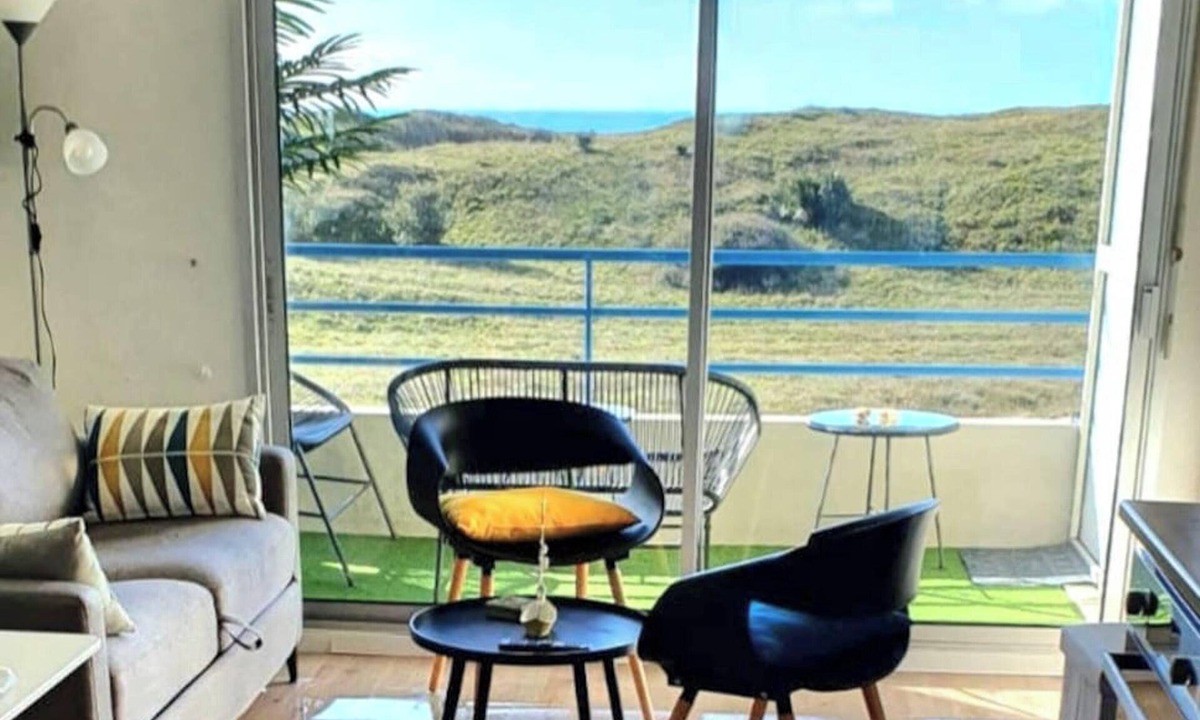 Saint-Jean-de-Monts Apartment | Homerez - Apt - St-Jean-de-Monts, Sea View