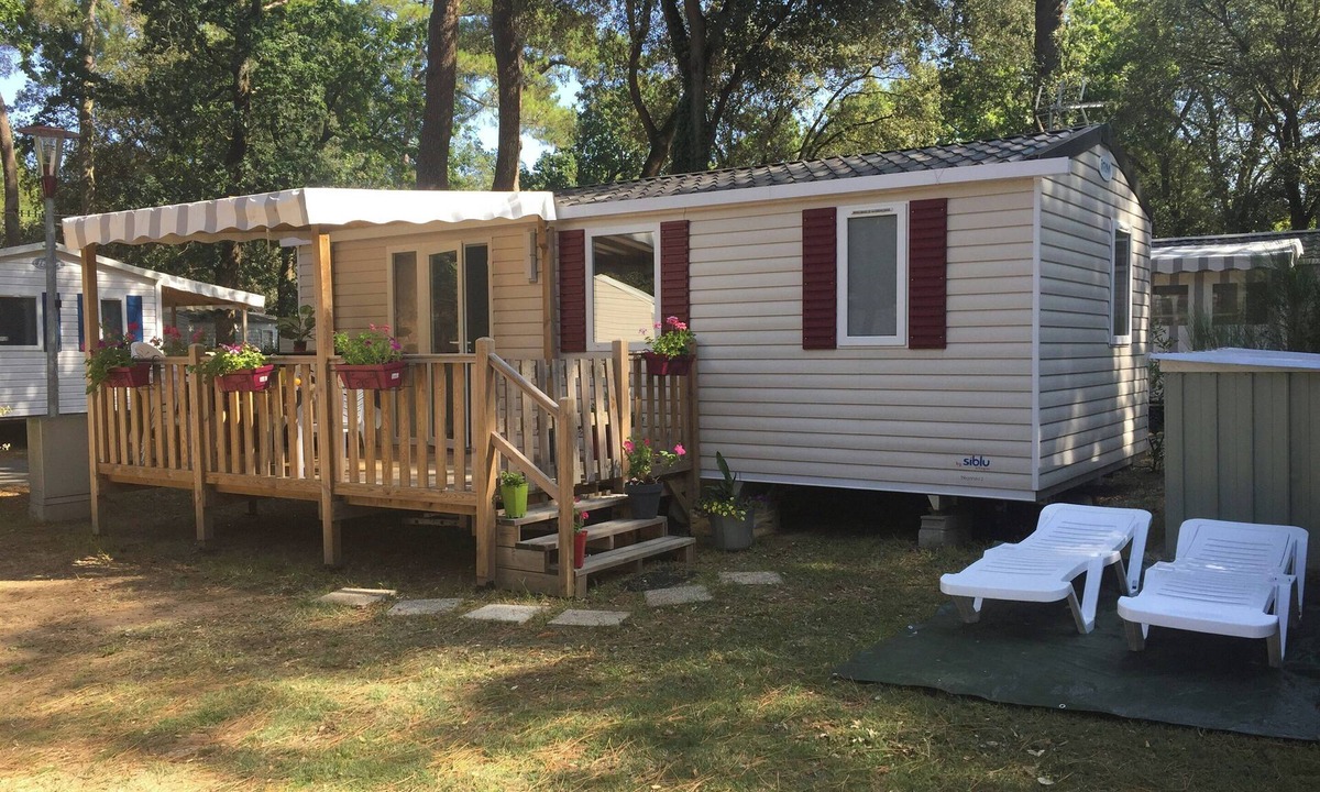 Saint-Brevin-les-Pins House | Homerez - Bungalow Saint-Brevin with pool