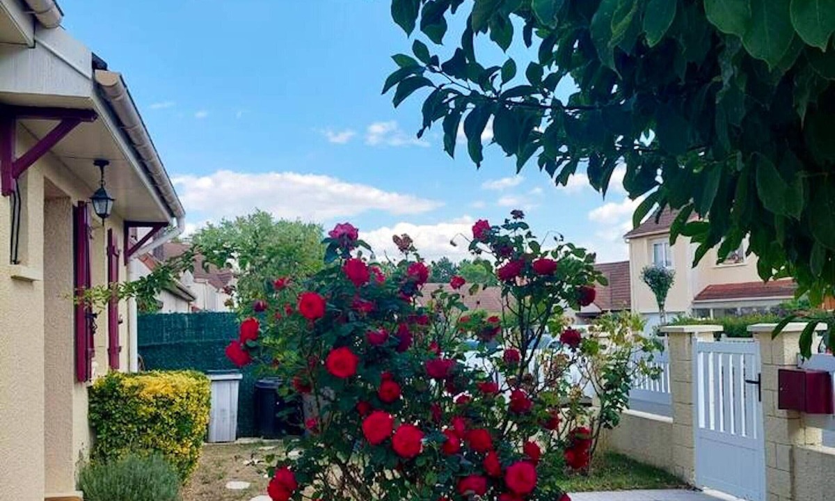 Roissy-en-Brie House | Homerez - Beautiful house for 4 ppl. at Roissy-en-Brie