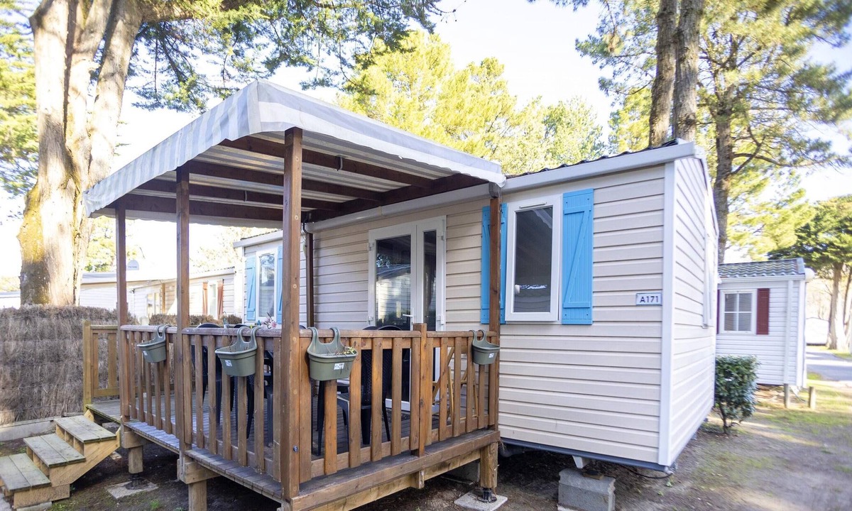Saint-Jean-de-Monts House | Homerez - Bungalow 3 km away from the beach with shared pool, sauna and terrace