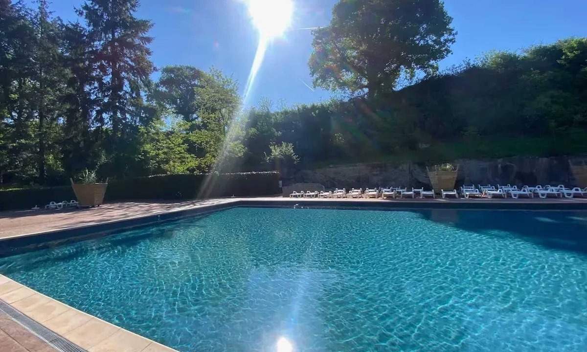 Saint-Cheron House | Homerez - Bungalow in Saint-Chéron