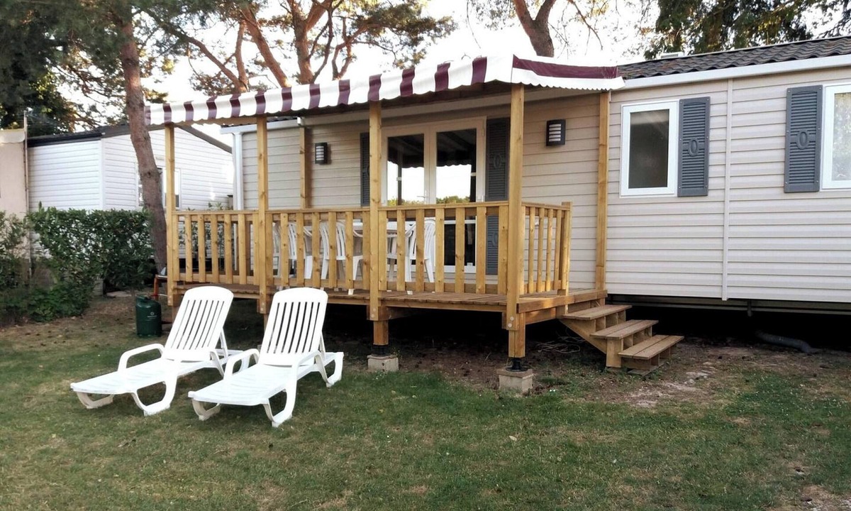 Coulanges House | Homerez - Bungalow in Onzain with Pool