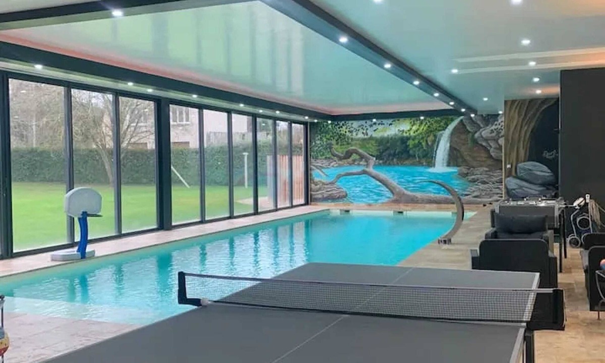 Clermont-Creans Ski Chalet | Homerez - Chalet in Clermont-Créans, shared pool