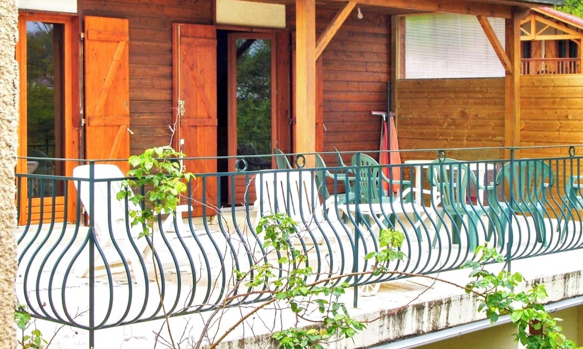 Saint-Gerons Ski Chalet | Homerez - Chalet in Saint-Gérons