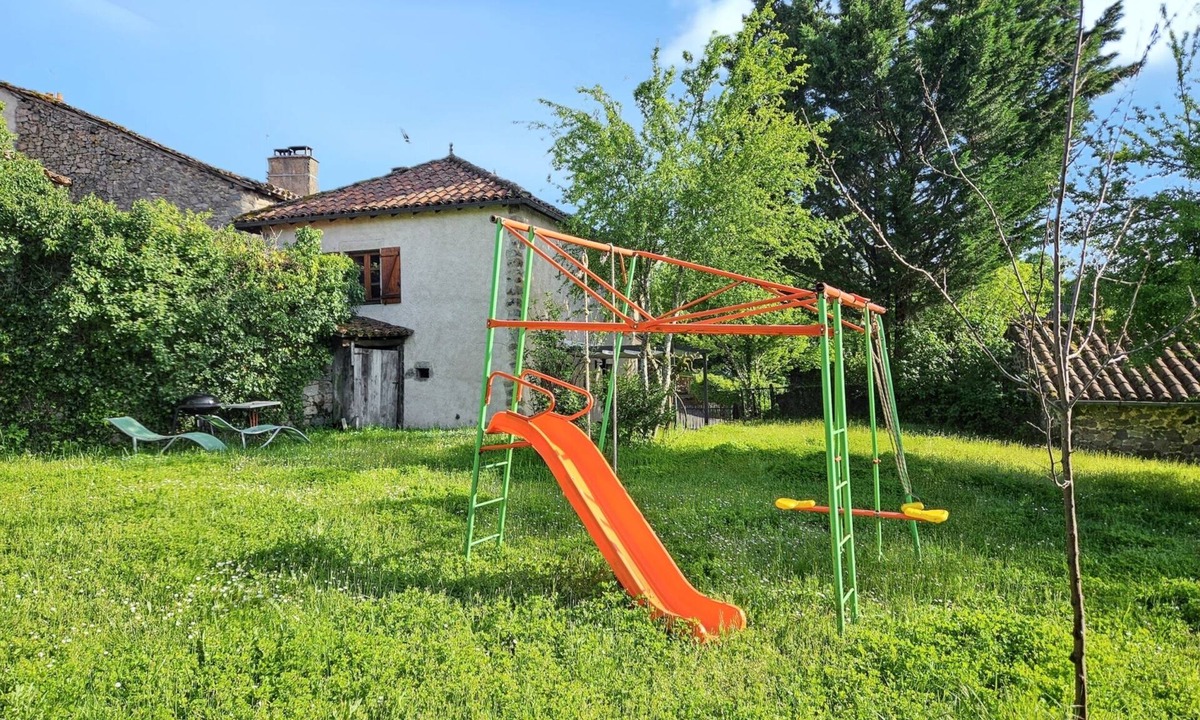 Peyrusse-le-Roc House | Homerez - Charming House Peyrusse le Roc, Garden