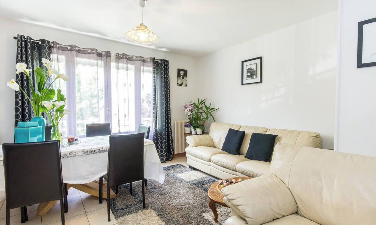 La Grace de Dieu Ouest Apartment | Homerez - Charming Apartment in Caen - 70 m² - Parking Included