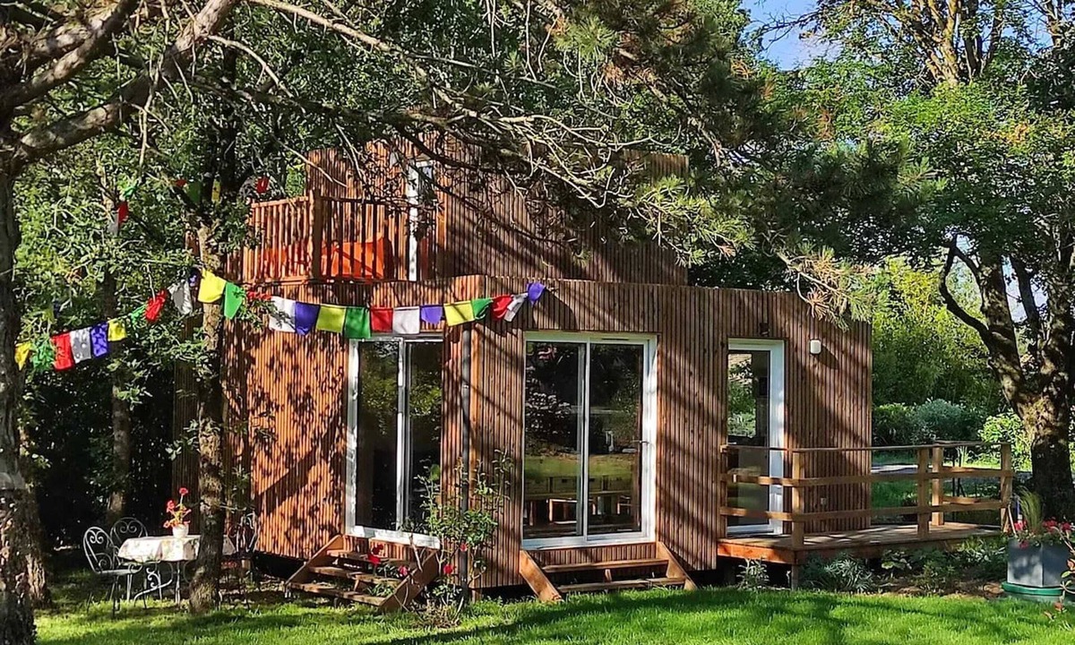 Verfeil Ski Chalet | Homerez - Charming Chalet in Verfeil with Shared Pool