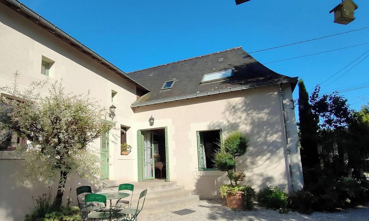 Denee House | Homerez - Charming Family House in Denée with Garden and Leisure