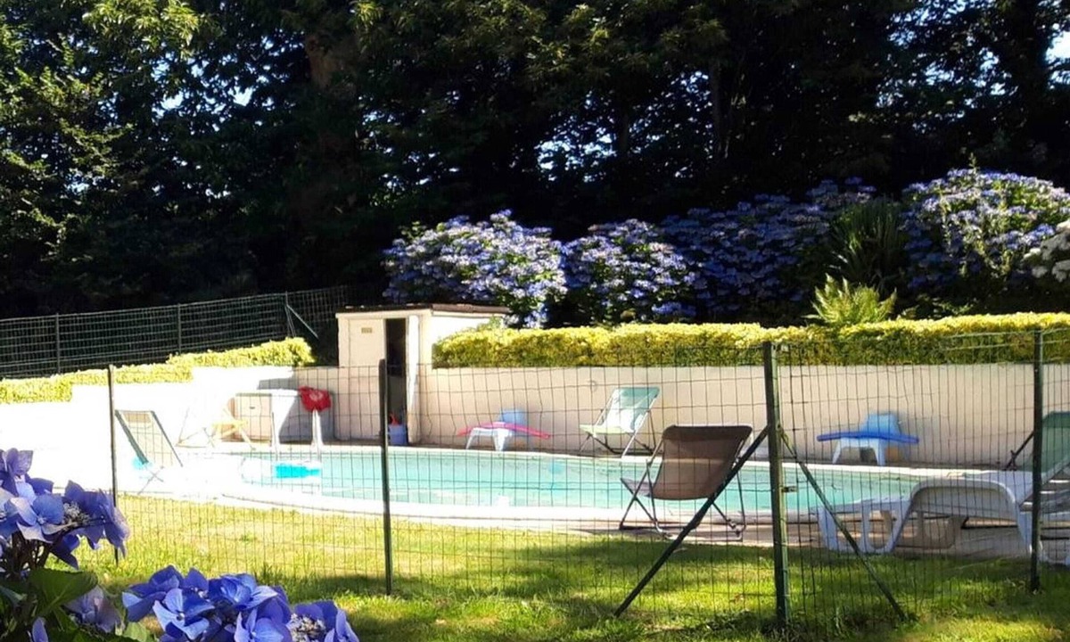 Langoelan House | Homerez - Charming house in Langoëlan with shared pool