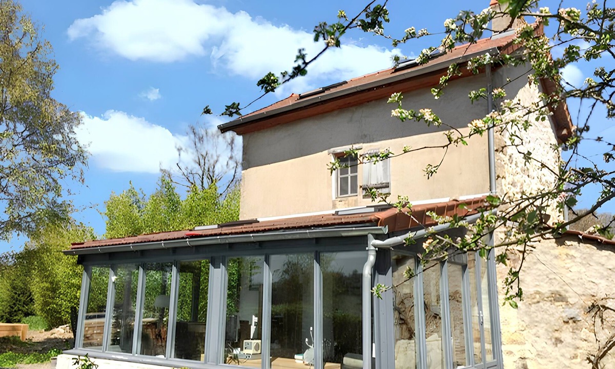 Chenerailles - Auzances - Bellegarde et Haut Pays Marchois House | Homerez - Charming house in Charron with shared pool