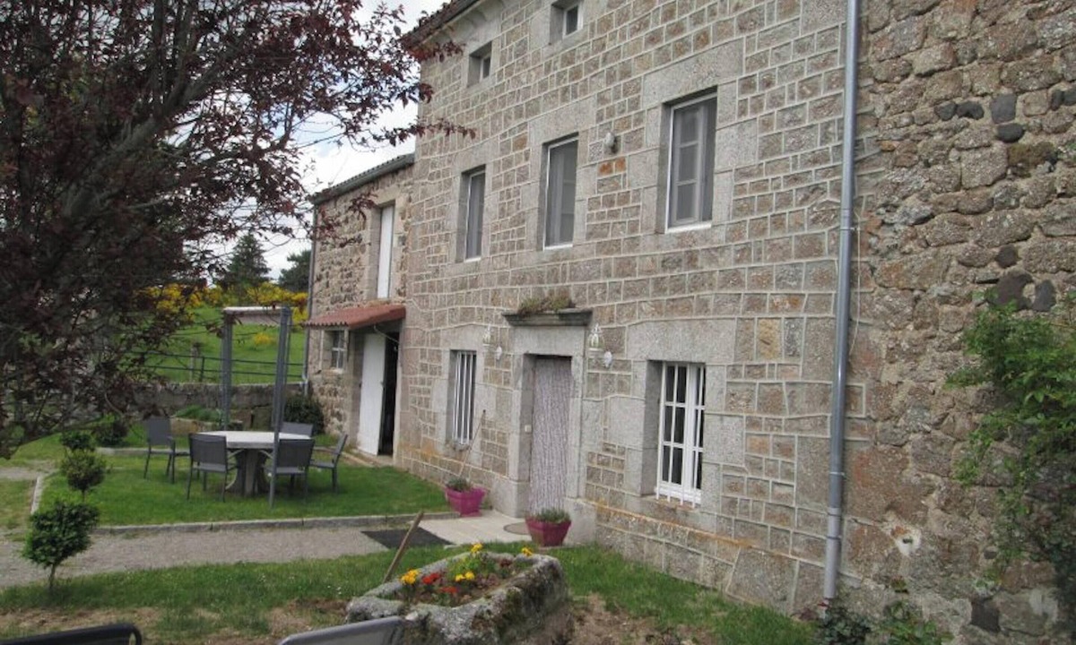 Cubelles House | Homerez - Charming House in Cubelles with Mountain View