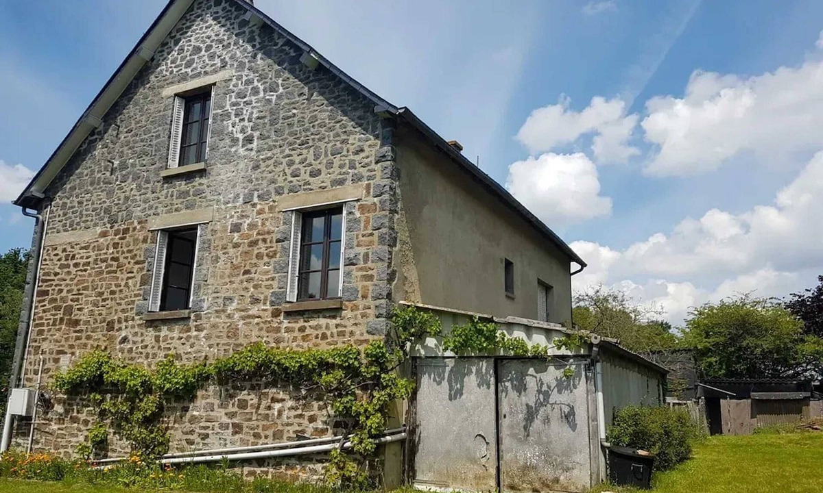 Quebriac House | Homerez - Charming House in Québriac with Enclosed Garden