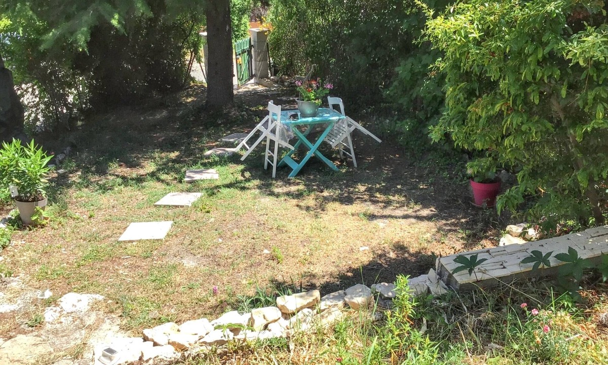 Vacheres House | Homerez - Charming House in Vachères with Garden and Mountain View