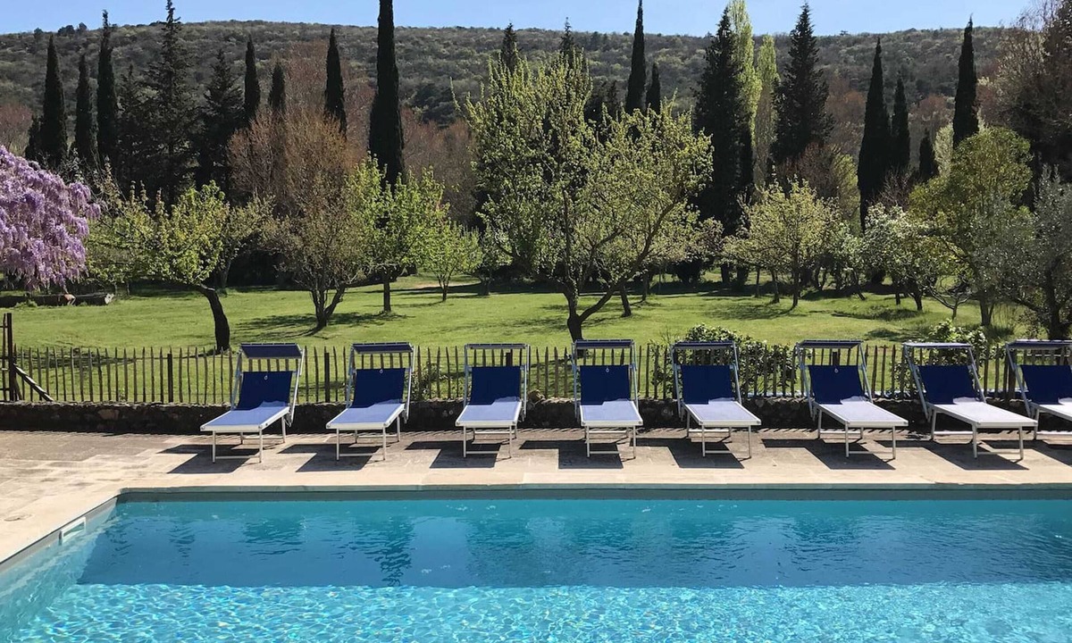 Valaurie House | Homerez - Charming house in Valaurie with shared pool.