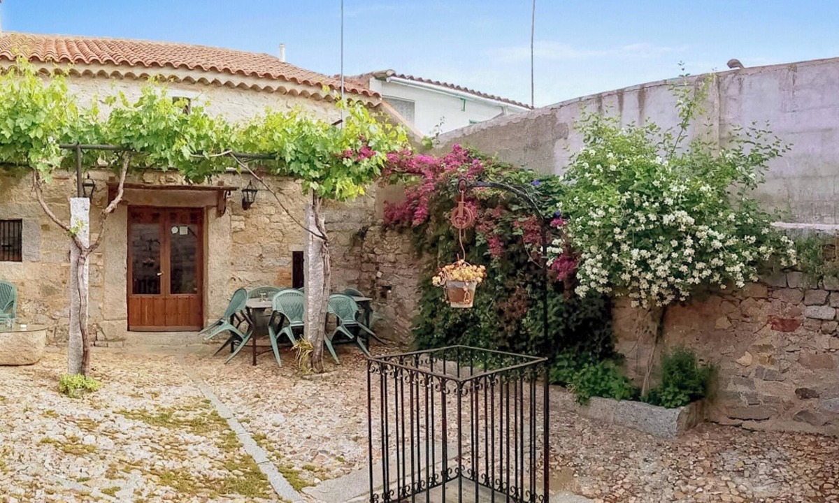 Anora House | Homerez - Charming House in Añora with Garden