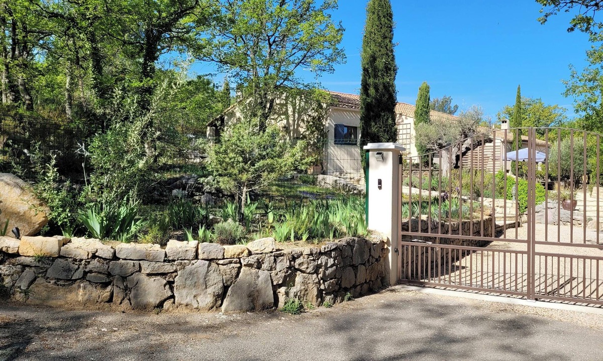 Mons House | Homerez - Charming House in Mons with Shared Pool