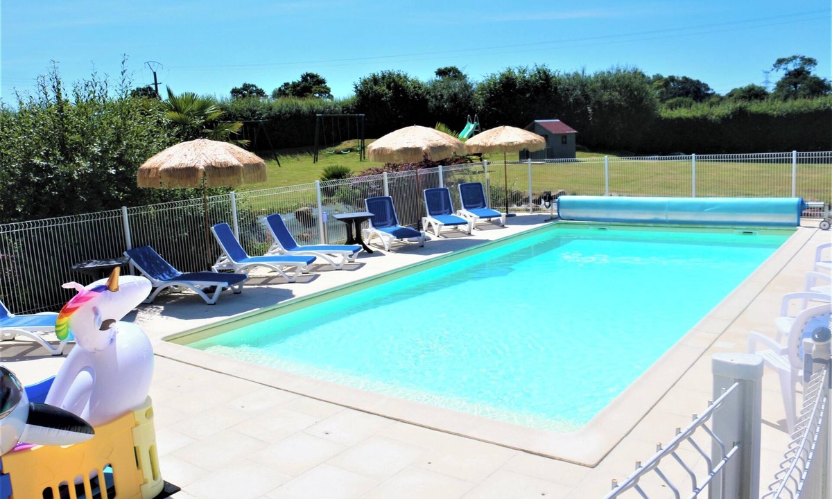 Nehou House | Homerez - Charming house with shared pool in Nehou