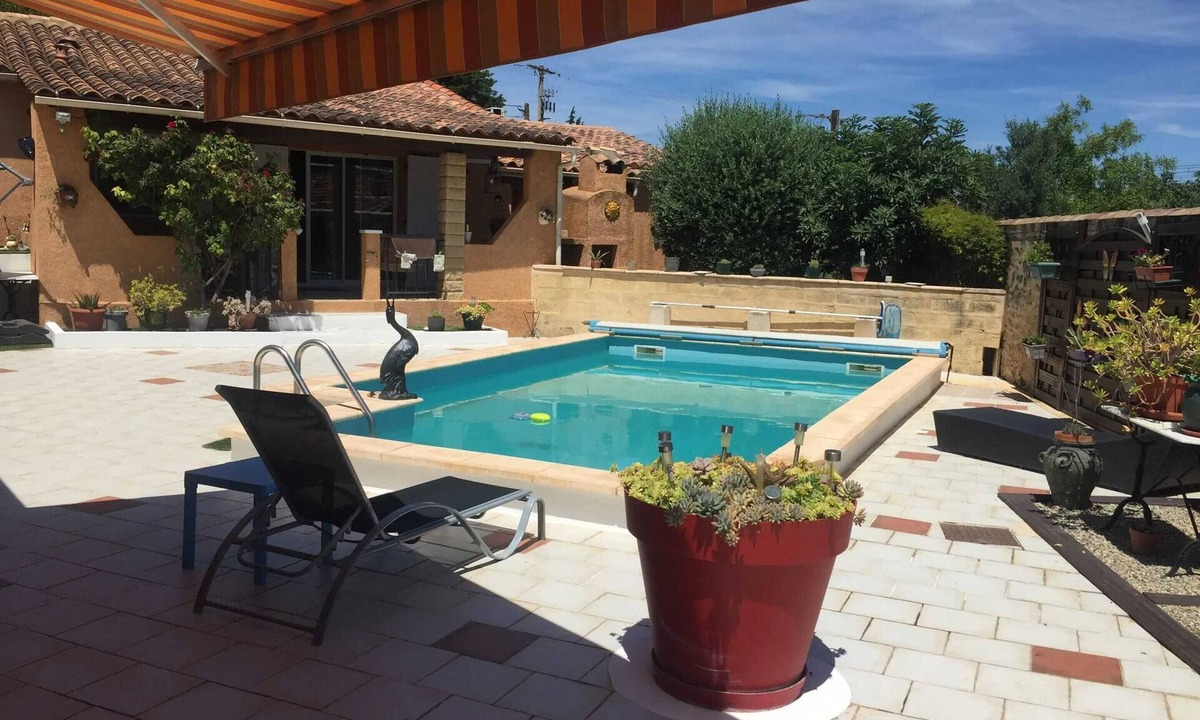 Sernhac Apartment | Homerez - Charming studio with shared pool in Sernhac - 30 m²