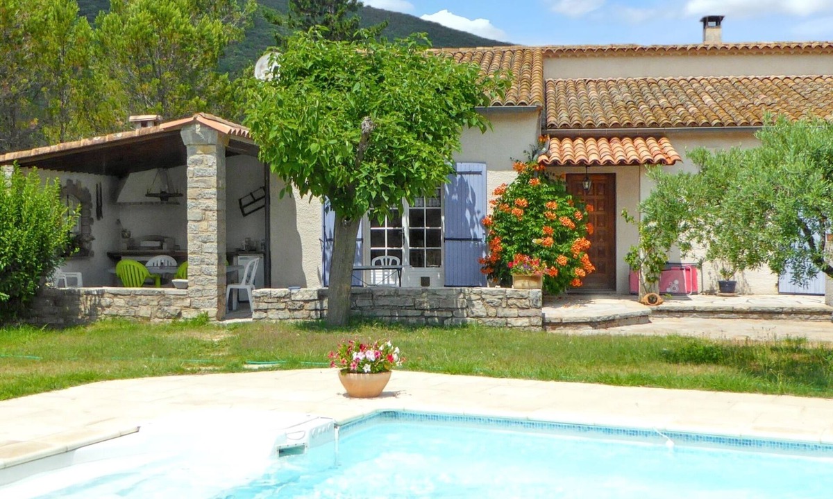 Pompignan Villa | Homerez - Charming Villa in Pompignan with Pool and Garden