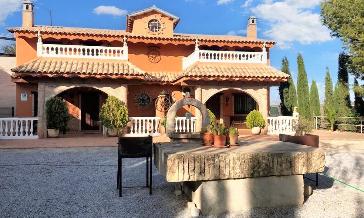 Cuevas del Campo House | Homerez - Comfortable house with pool in Pozo Alcón