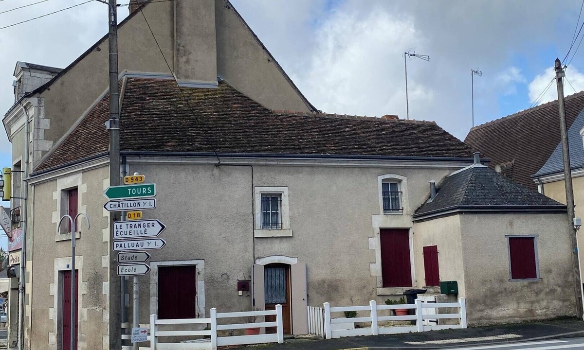 Clion House | Homerez - Comfortable house in Clion with private parking