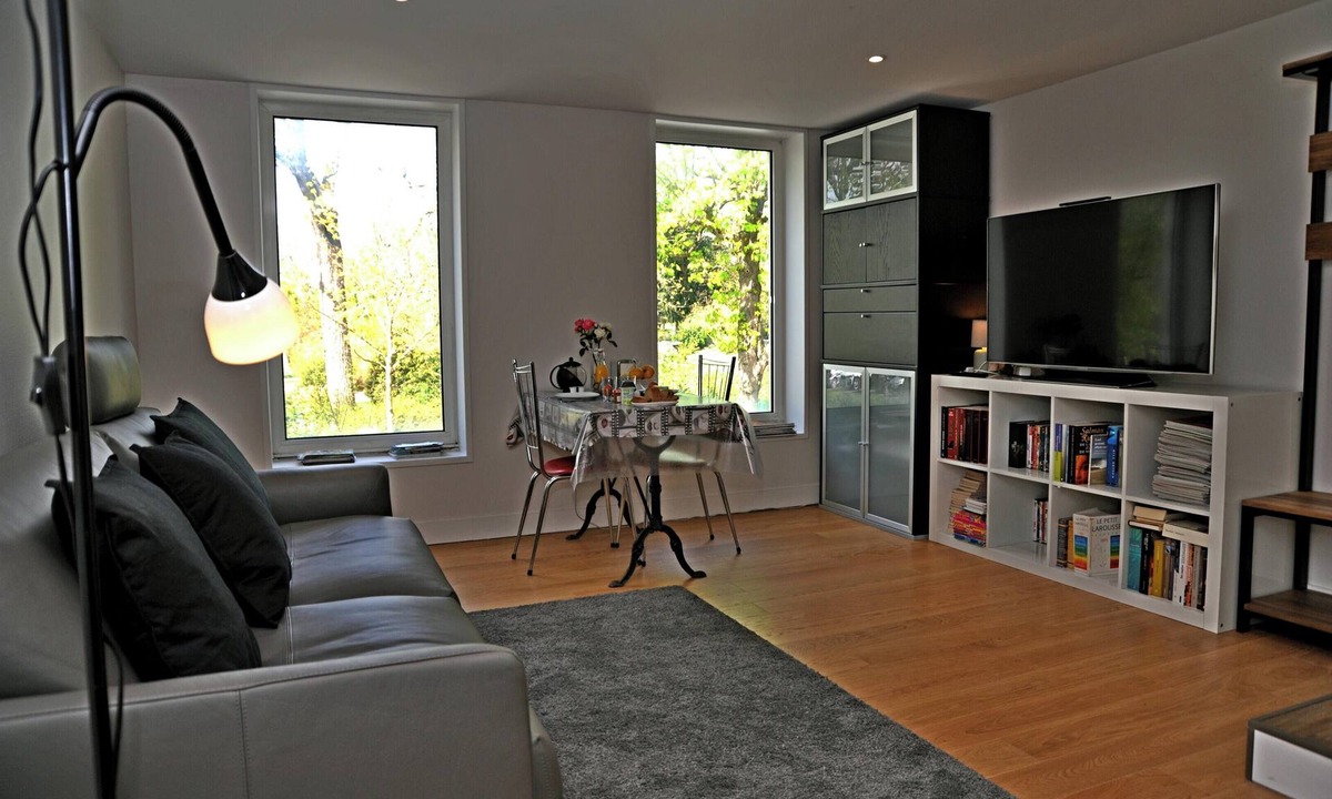 Cognac Apartment | Homerez - Contemporary flat in Cognac