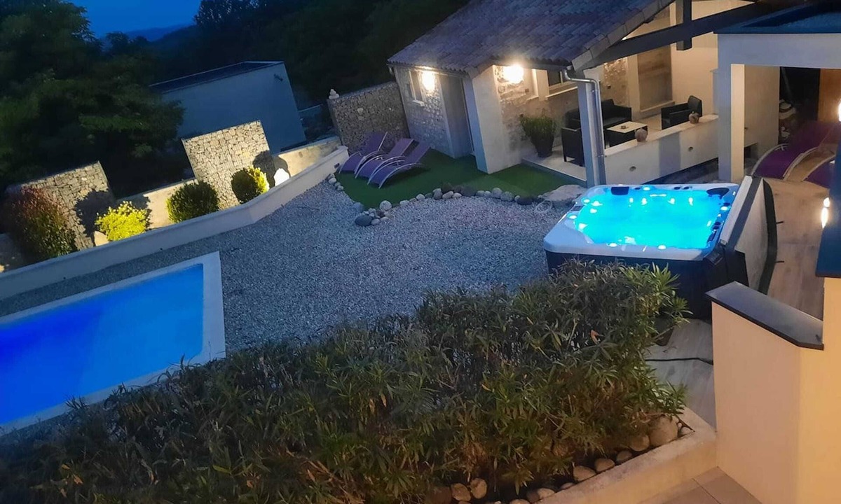 Lussas Ski Chalet | Homerez - Cosy chalet in Lussas with pool and jacuzzi