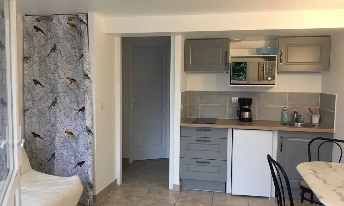 Vienne Apartment | Homerez - Cozy Apartment in Vienne of 30 m²