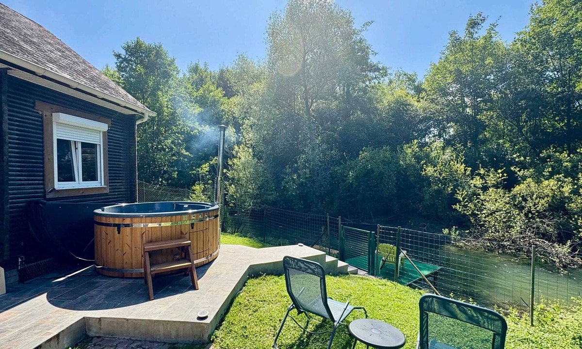 Authuille Ski Chalet | Homerez - Cozy Chalet with River View - 62 m²