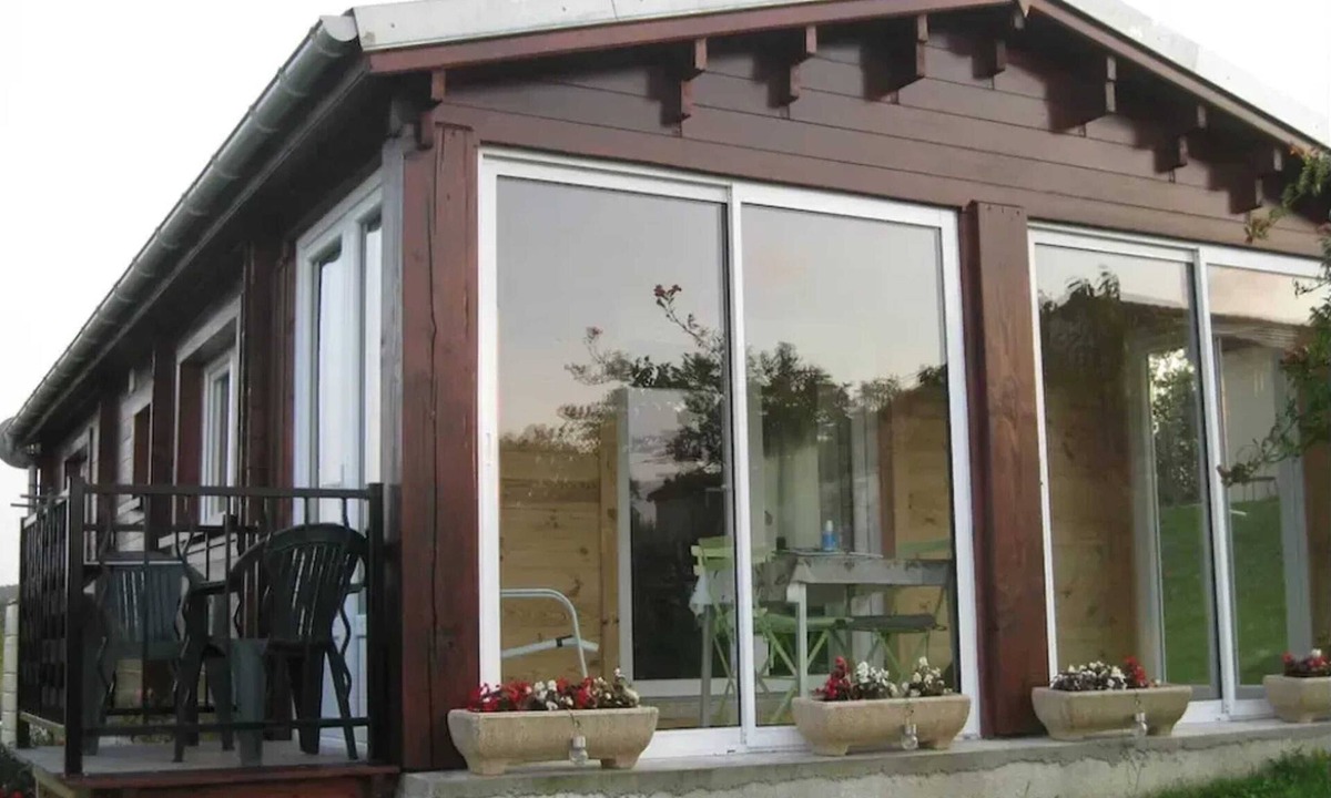 Egliseneuve-des-Liards Ski Chalet | Homerez - Chalet in Égliseneuve-des-Liards