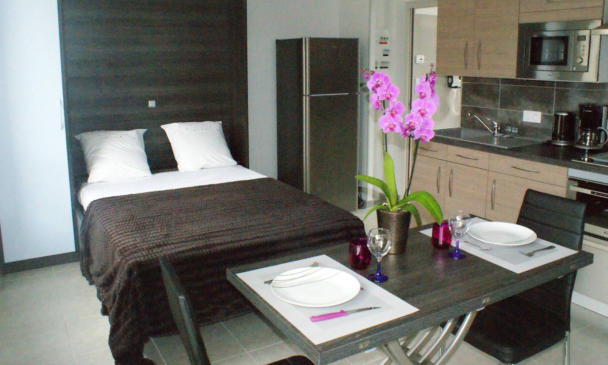 La Ferriere-aux-Etangs Apartment | Homerez - Nice studio apartment With garden