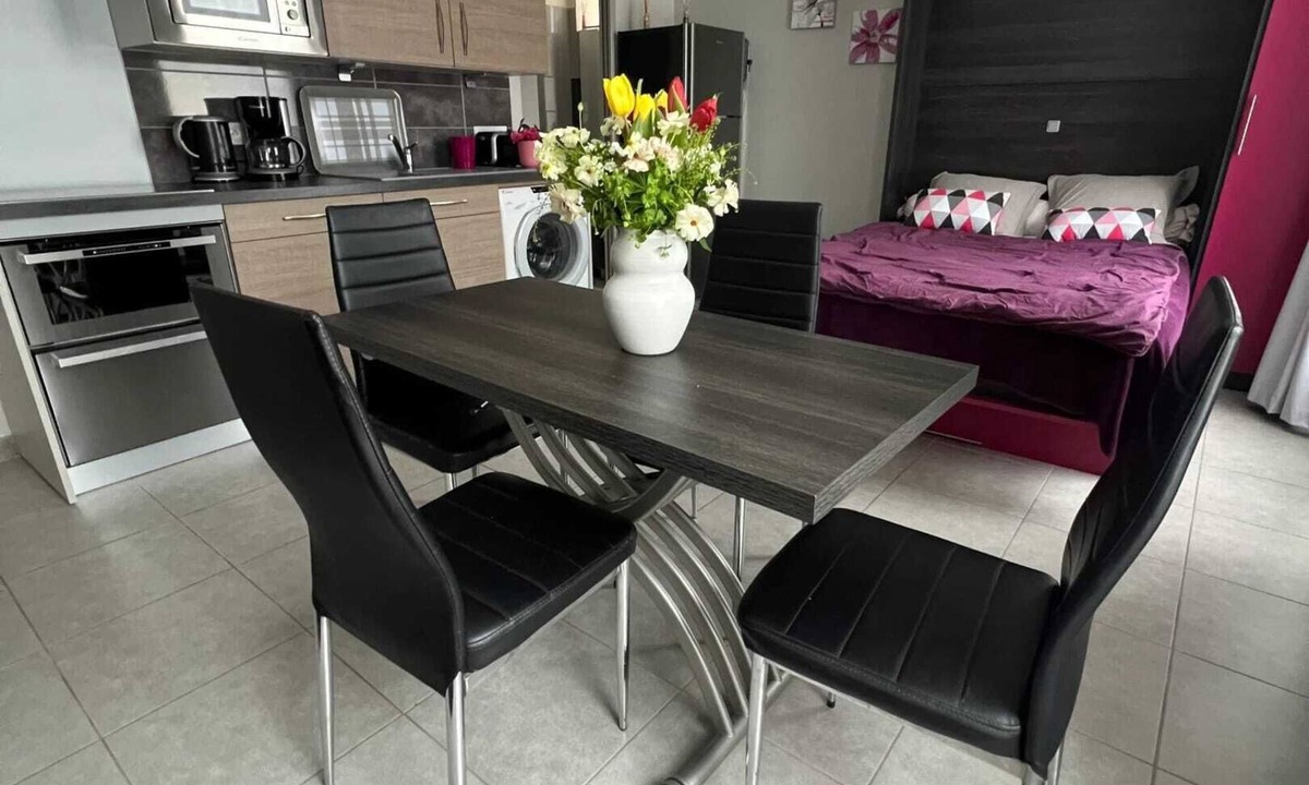 La Ferriere-aux-Etangs Apartment | Homerez - Studio La Ferrière-aux-Étangs