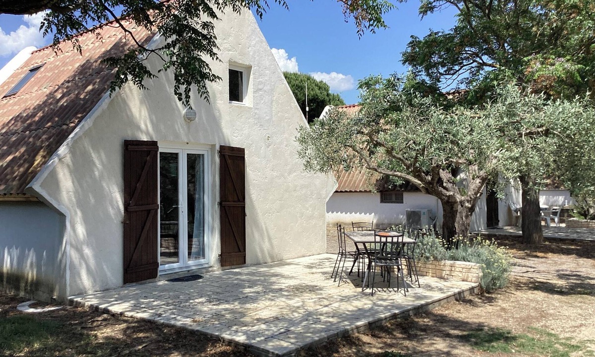 Saint-Nazaire-de-Pezan House | Homerez - House in Saint-Nazaire-de-Pézan