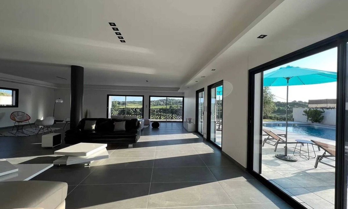 Saint-Pons-de-Mauchiens Villa | Homerez - Villa in Saint-Pons-de-Mauchiens