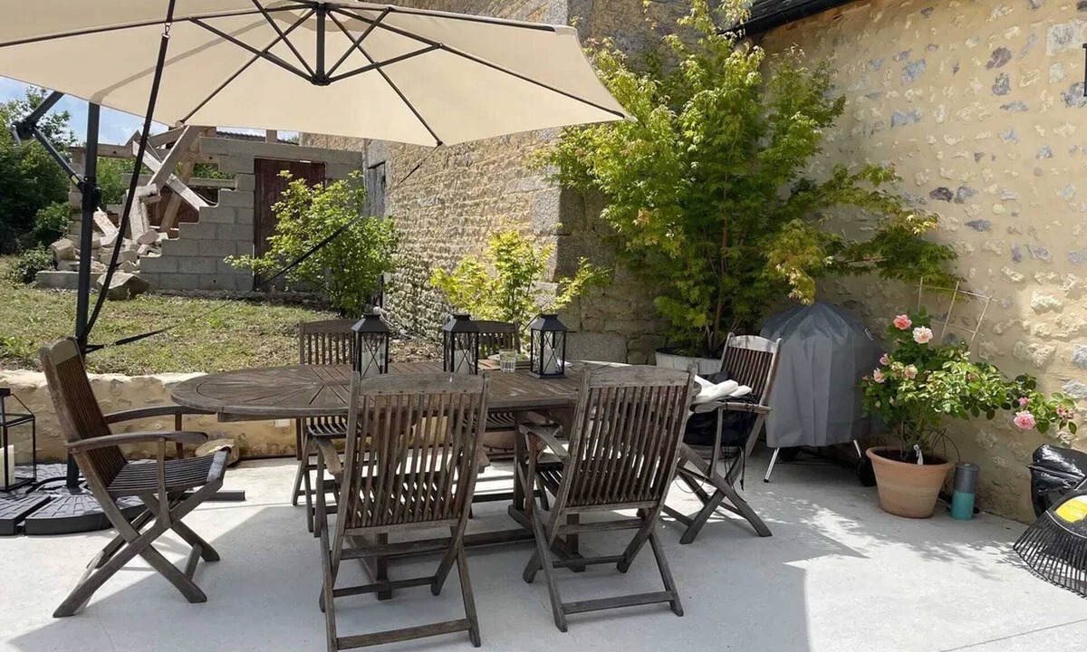 Roullee House | Homerez - Charming house with terrace in the countryside