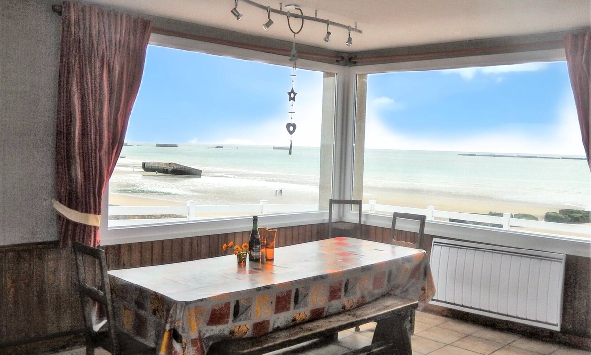 Arromanches-les-Bains House | Homerez - House in Arromanches-les-Bains