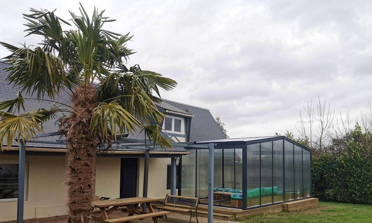 Saint-Germain-d'Aunay House | Homerez - House for 6 ppl. with jacuzzi, spa and garden at Saint-Germain-d'Aunay
