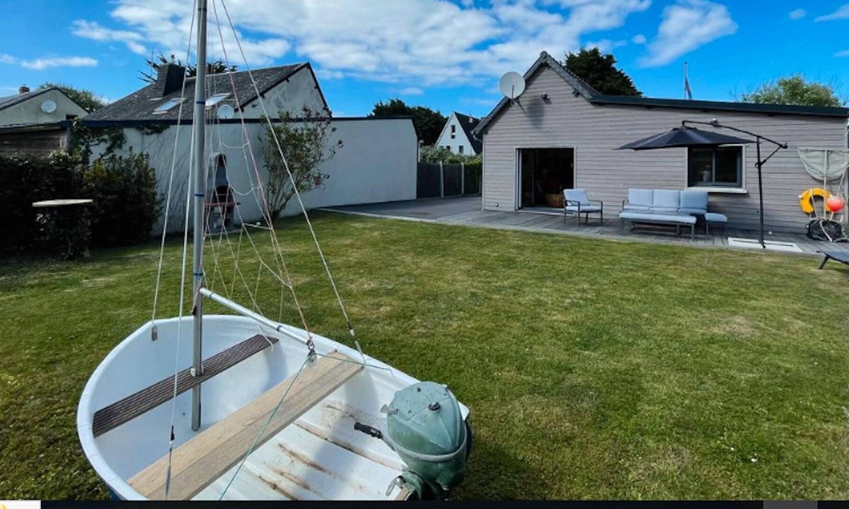 Saint-Laurent-sur-Mer House | Homerez - House for 4 ppl. with garden and terrace at Saint-Laurent-sur-Mer