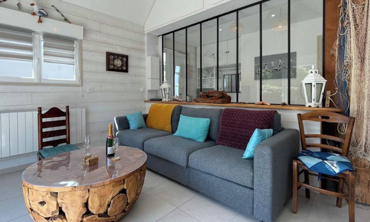 Saint-Laurent-sur-Mer House | Homerez - House Saint-Laurent-sur-Mer