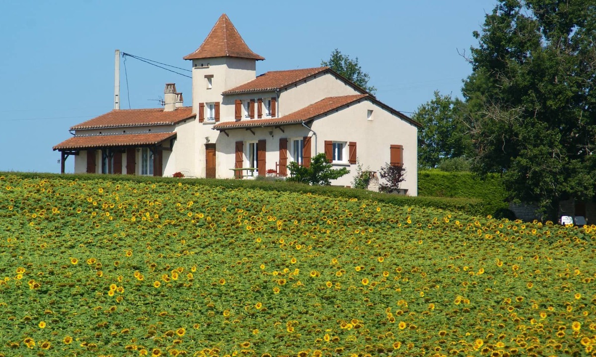 Castelnau-Montratier-Sainte-Alauzie House | Homerez - House for 7 ppl. with jacuzzi and garden at Castelnau-Montratier